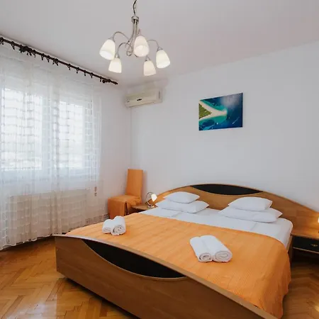 Apartment Bugenvila *